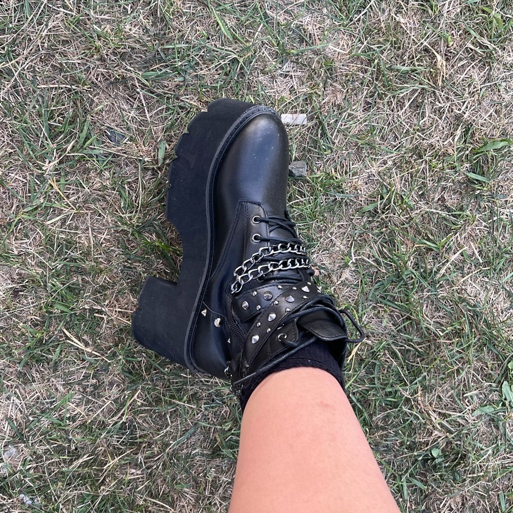 Size 7 platform boot! - Picture 5 of 5